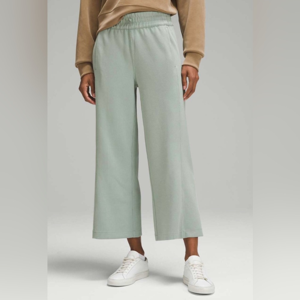 Lululemon Ribbed Softstreme Mid-Rise Wide-Leg Cropped Pant 25" Palm Court Size 8